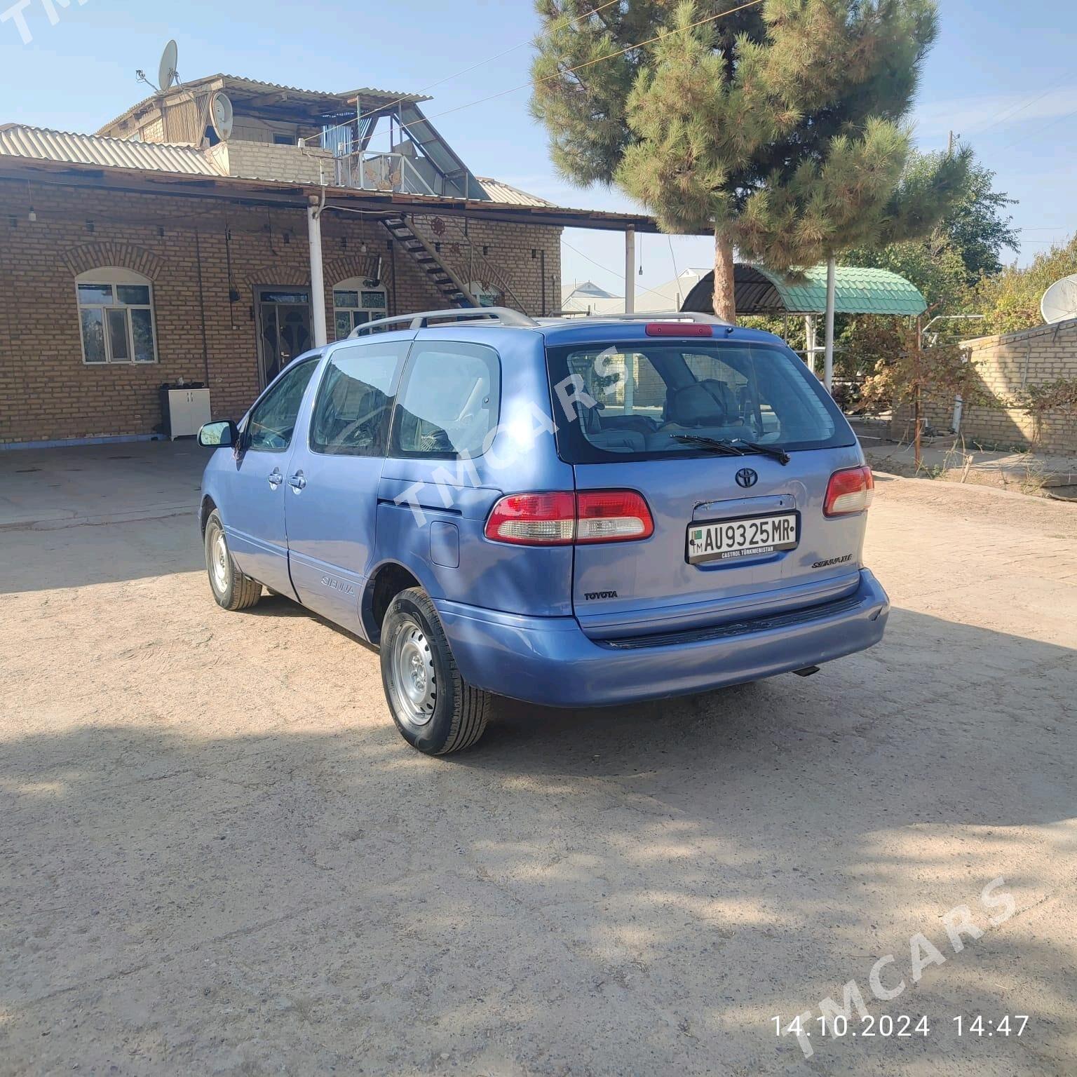 Toyota Sienna 2001 - 130 000 TMT - Ёлётен - img 2