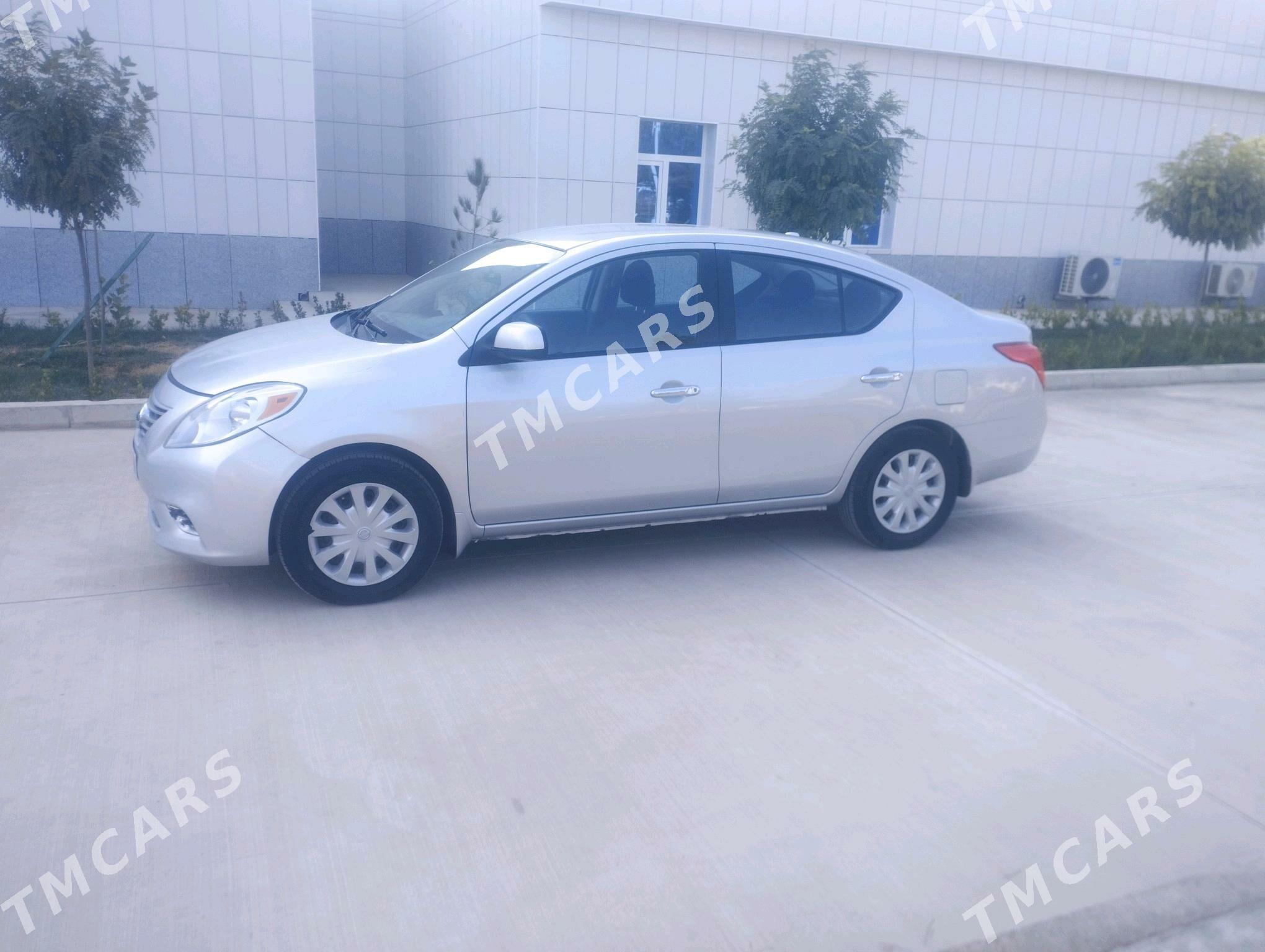 Nissan Versa 2012 - 90 000 TMT - Байрамали - img 4