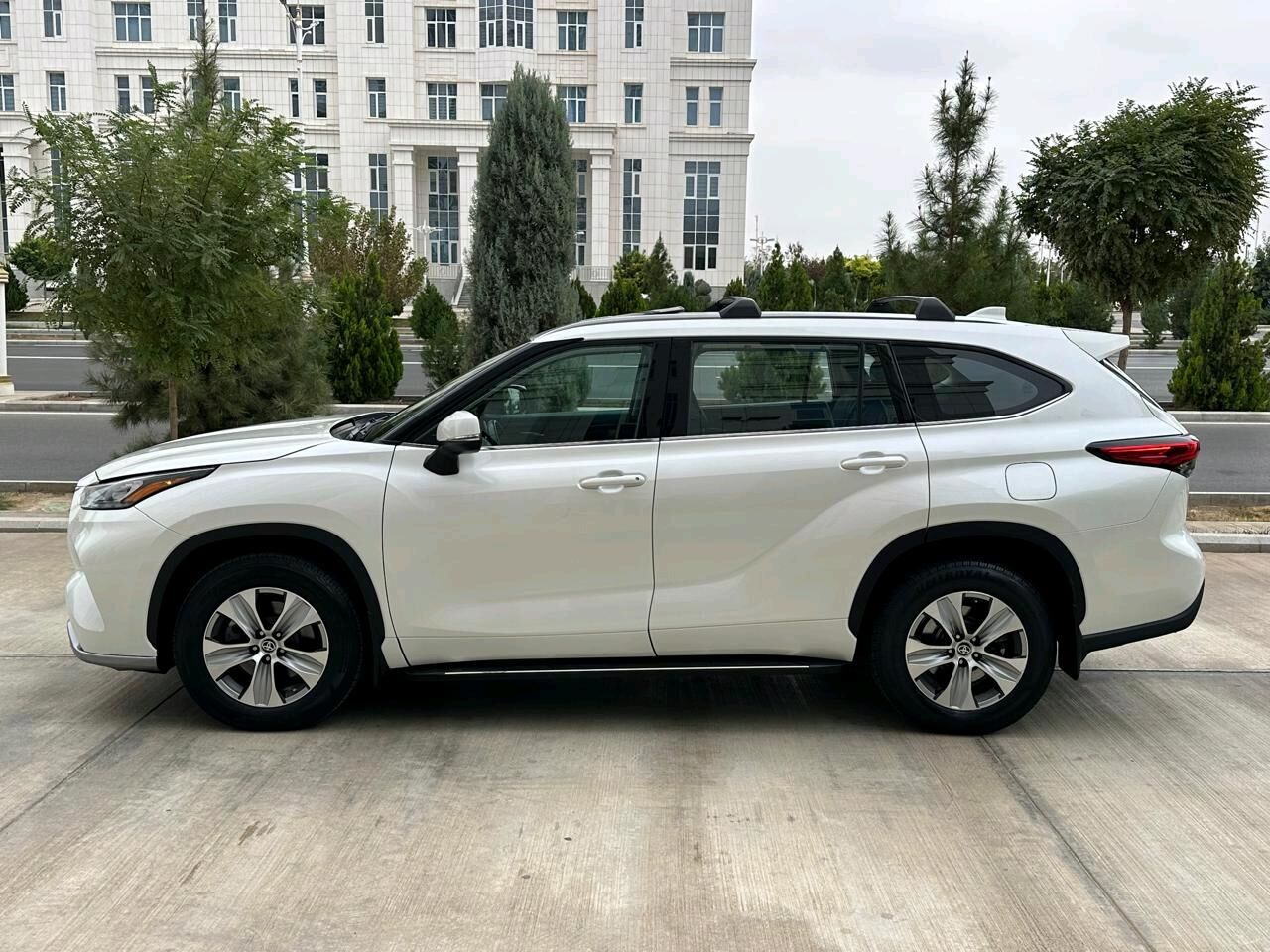 Toyota Highlander 2021 - 595 000 TMT - Ашхабад - img 6