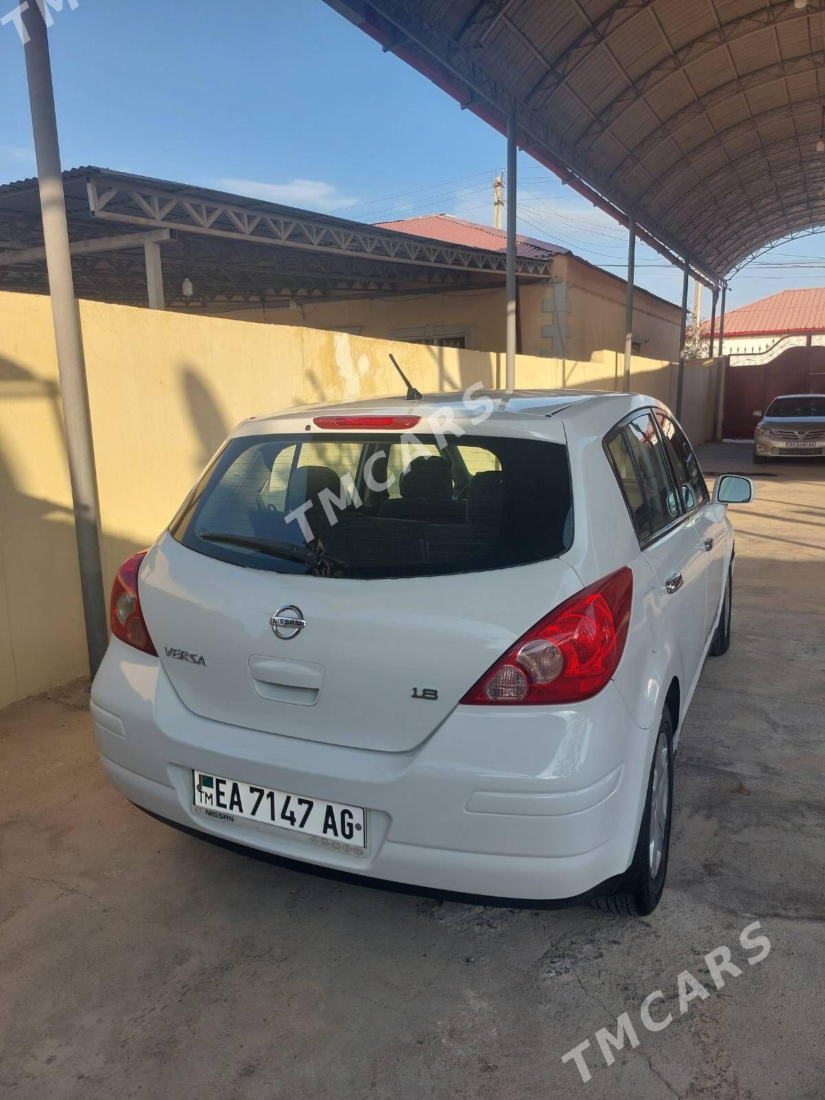 Nissan Versa 2010 - 108 000 TMT - Büzmeýin - img 5