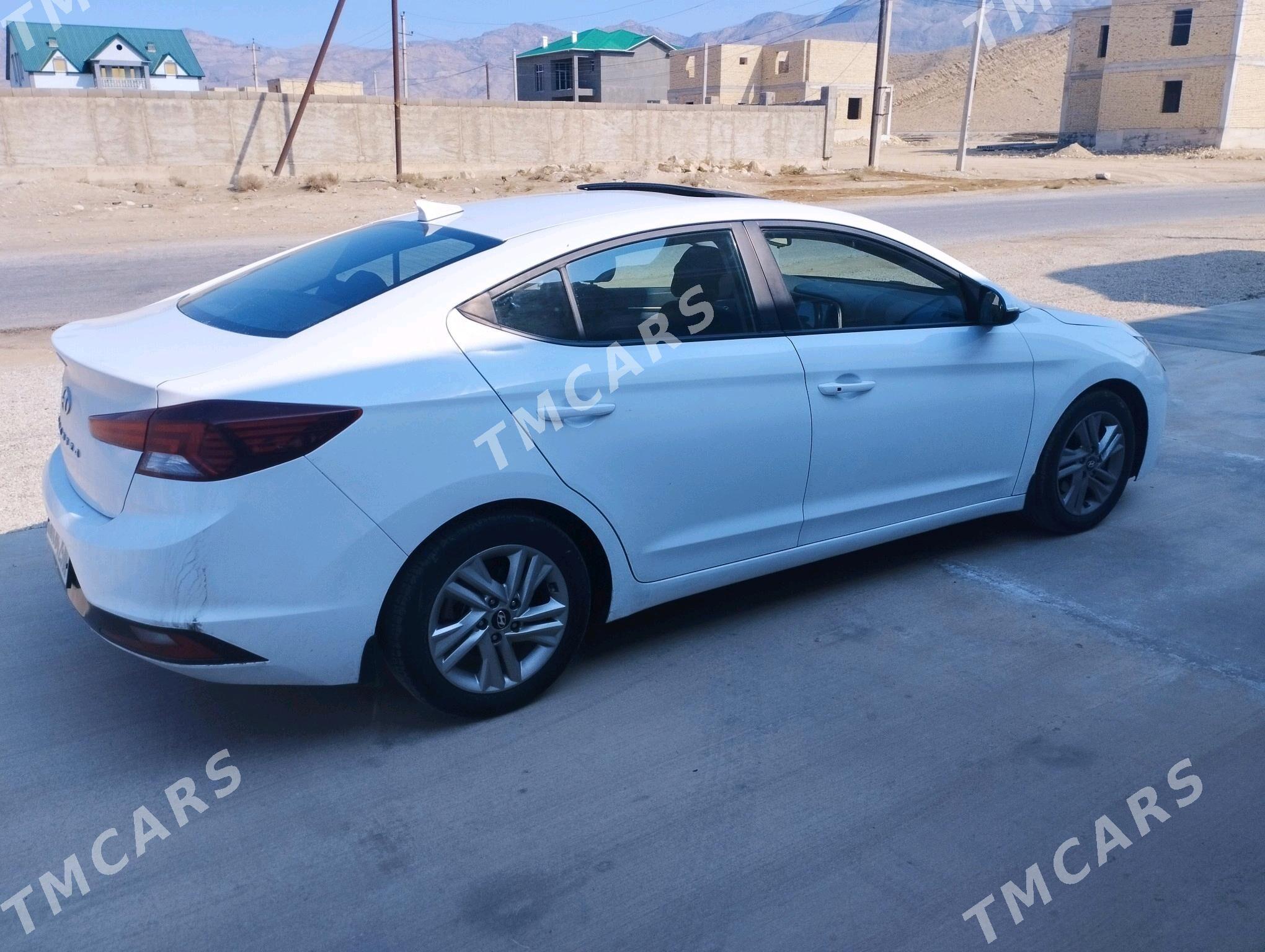 Hyundai Elantra 2019 - 240 000 TMT - Балканабат - img 2