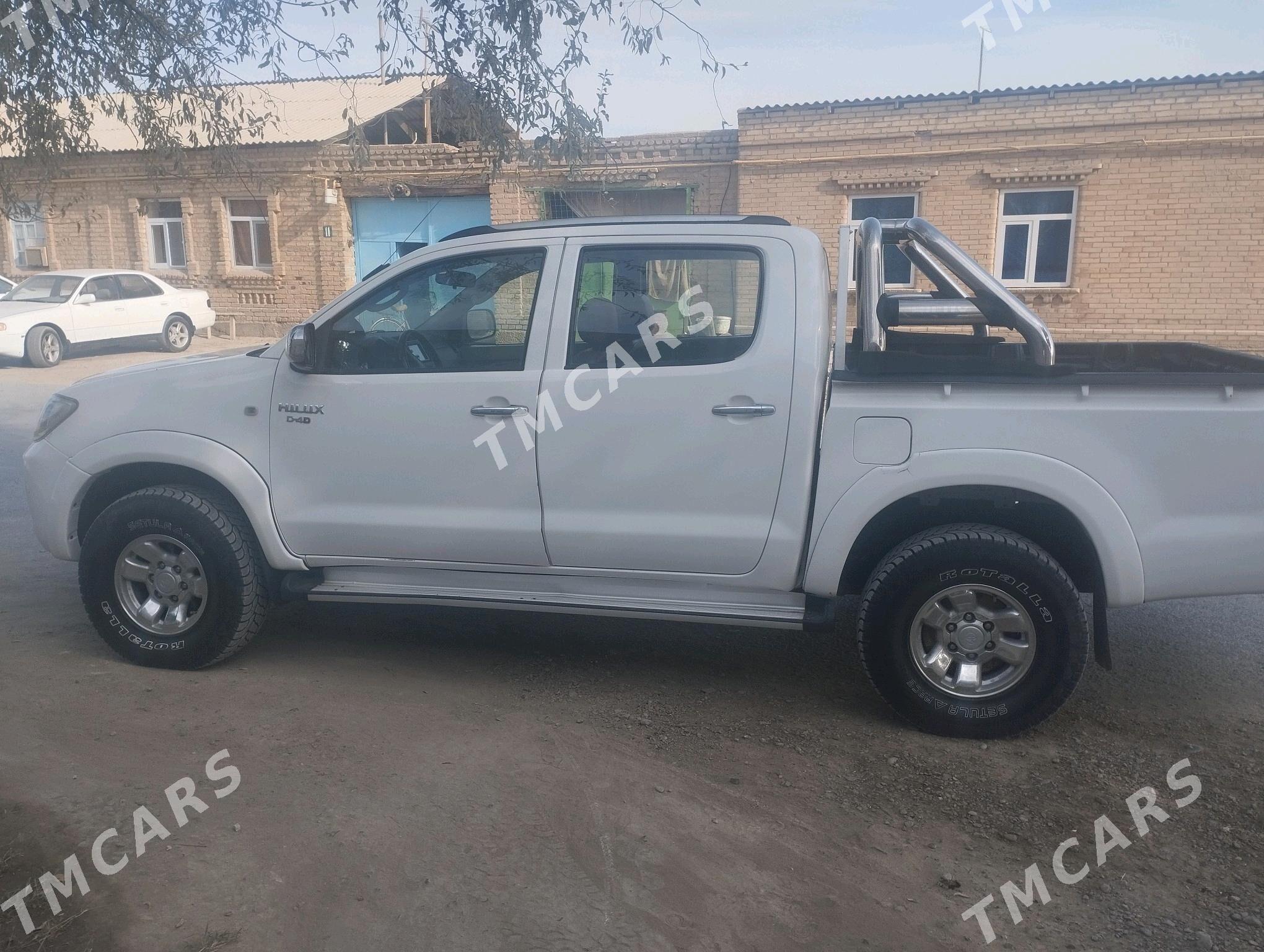 Toyota Hilux 2007 - 200 000 TMT - Фарап - img 3