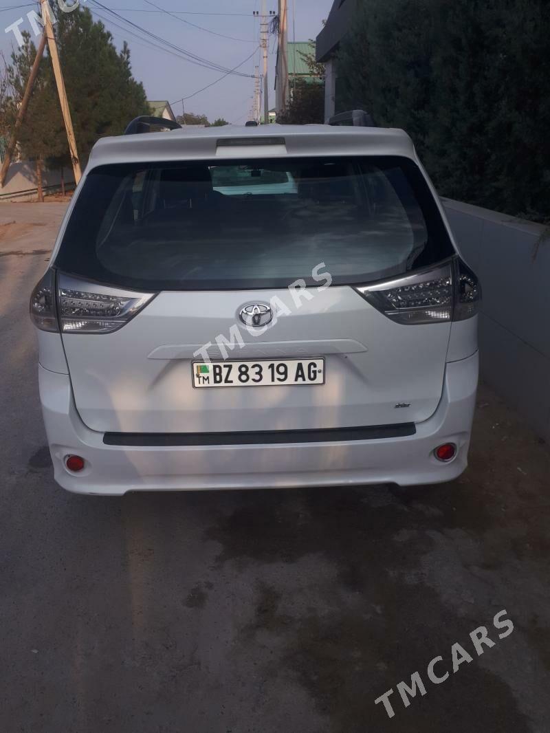 Toyota Sienna 2011 - 300 000 TMT - Ашхабад - img 2