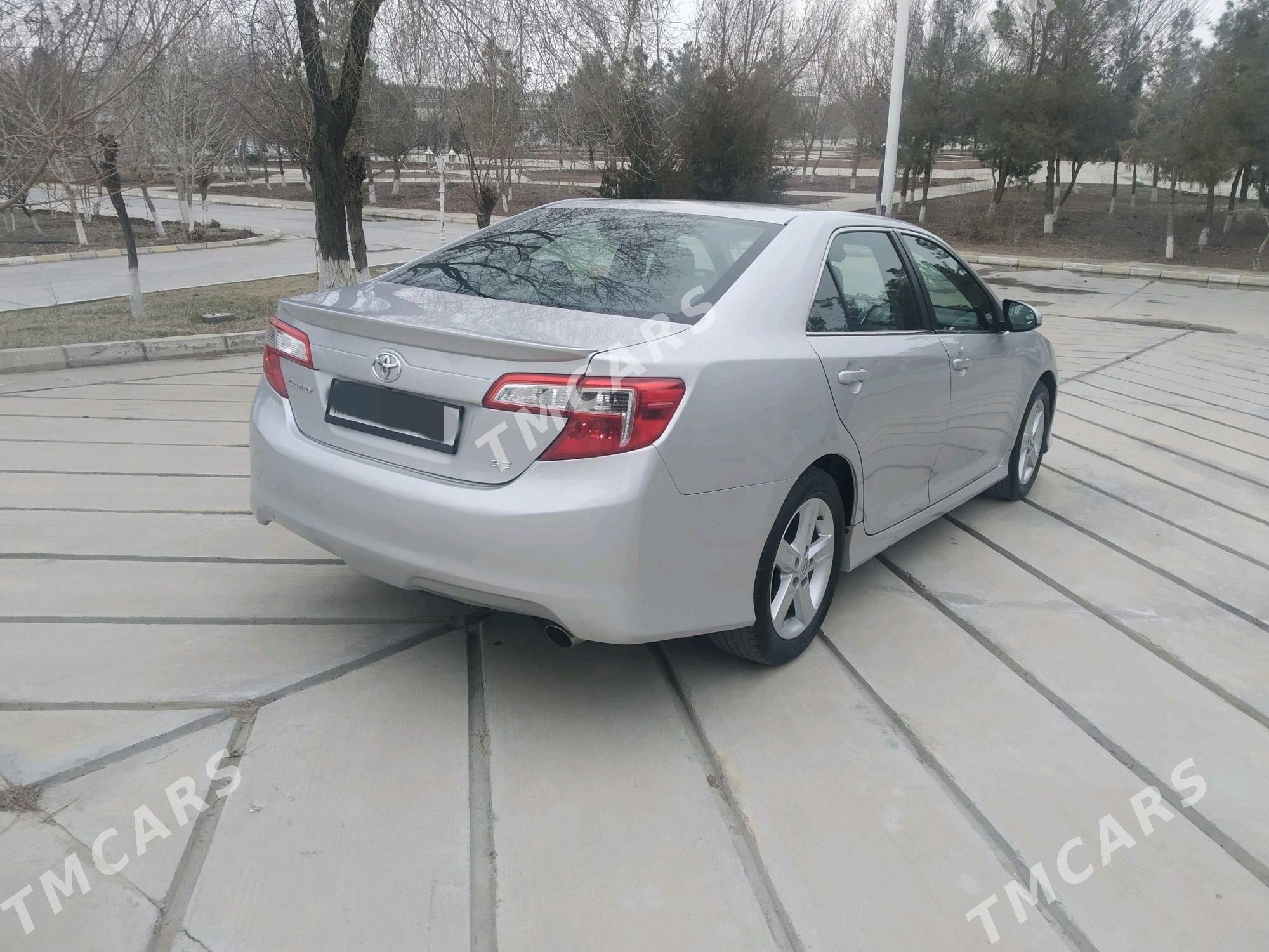 Toyota Camry 2014 - 200 000 TMT - Дянев - img 4