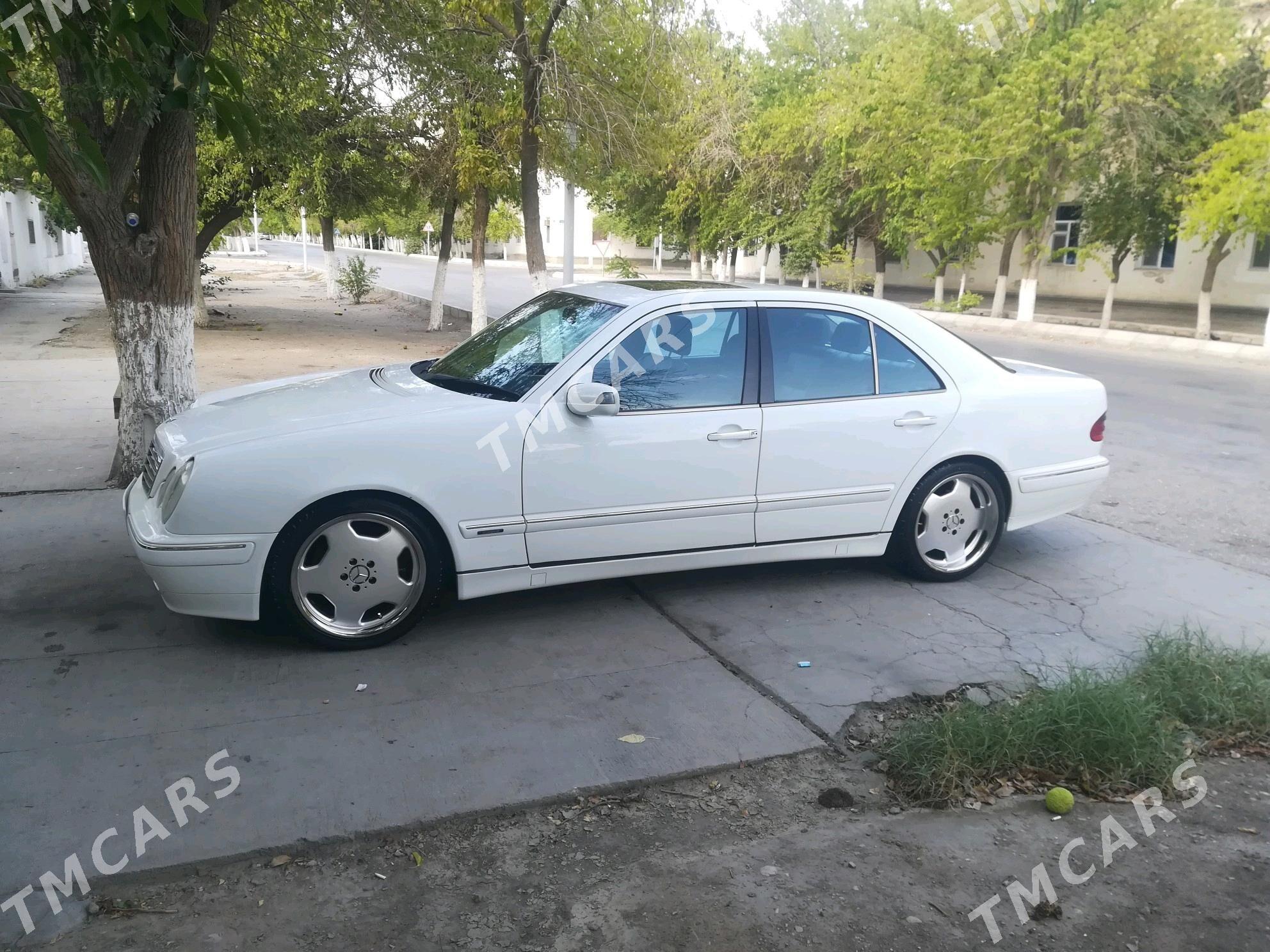 Mercedes-Benz E320 2001 - 125 000 TMT - Balkanabat - img 5