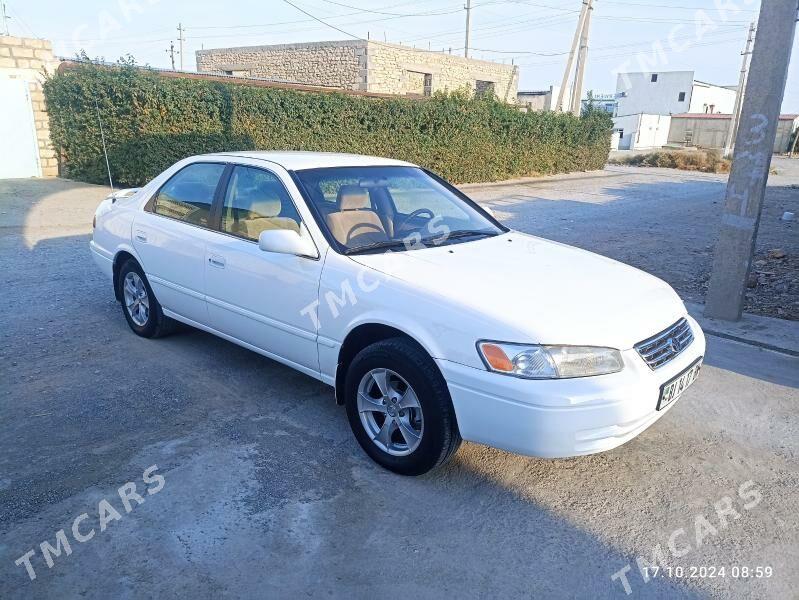 Toyota Camry 1998 - 100 000 TMT - Гызыларбат - img 3