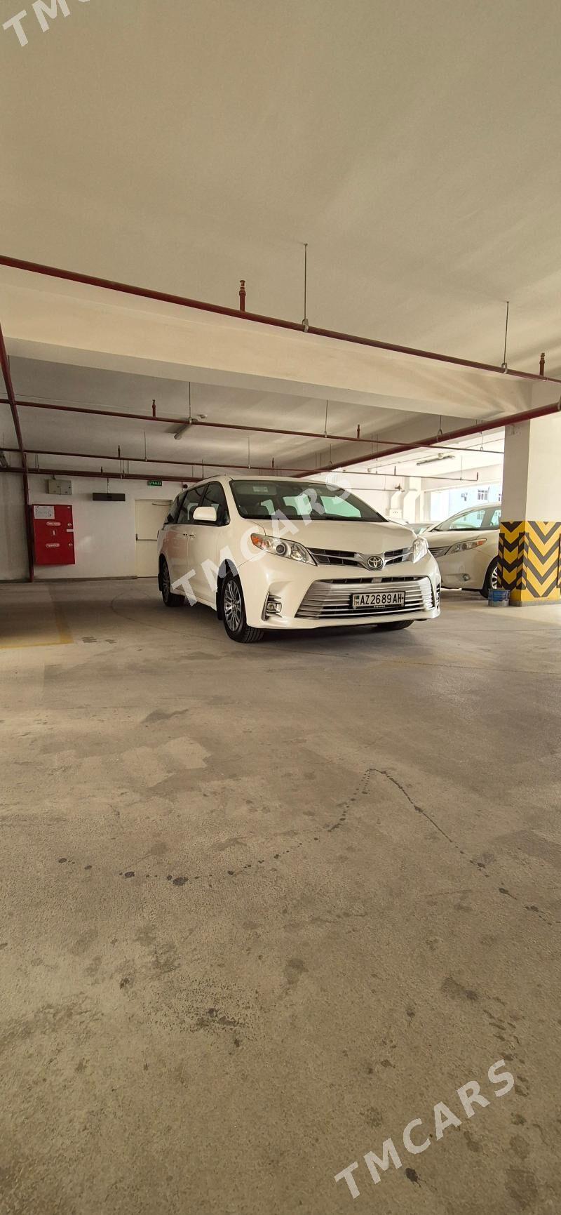 Toyota Sienna 2018 - 390 000 TMT - Aşgabat - img 3