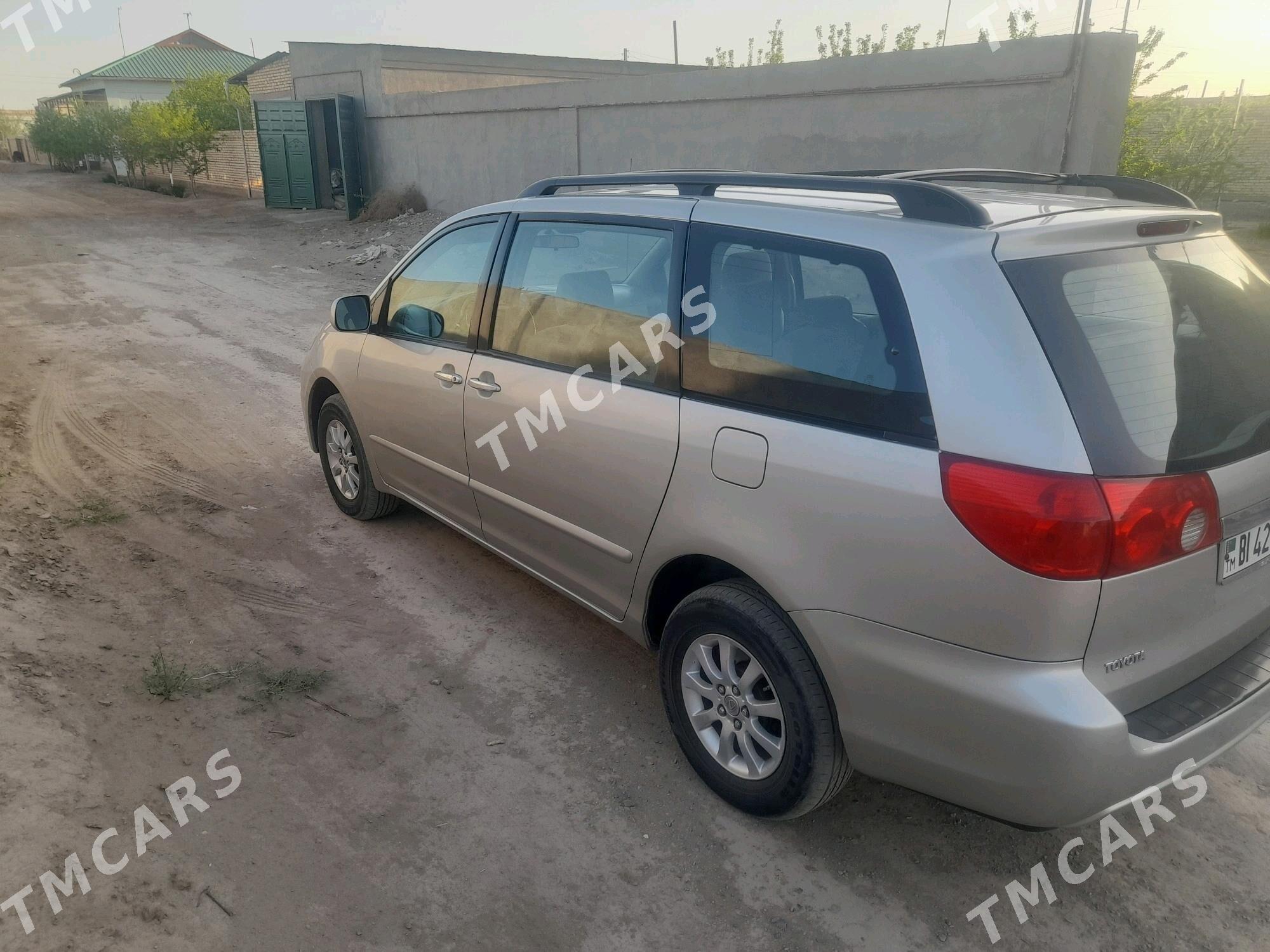 Toyota Sienna 2007 - 195 000 TMT - Дашогуз - img 3