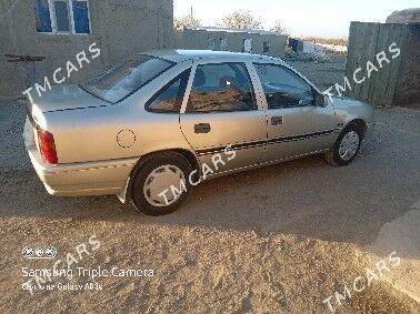 Opel Vectra 1990 - 32 000 TMT - Бахарден - img 3