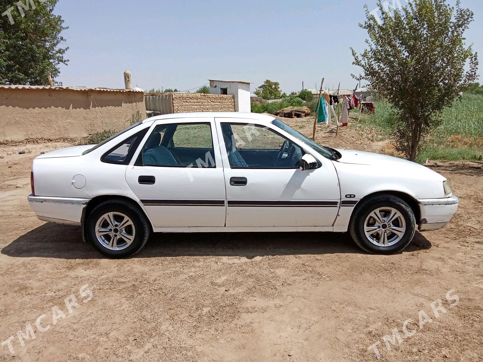 Opel Vectra 1990 - 26 000 TMT - Ёлётен - img 3