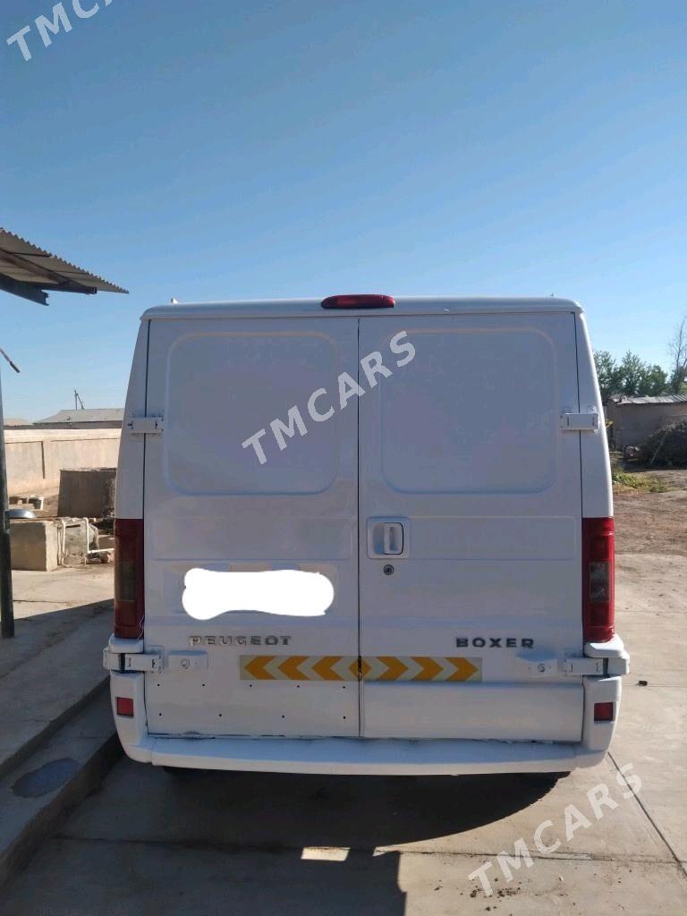 Toyota Hiace 2004 - 80 000 TMT - Тязе заман - img 2