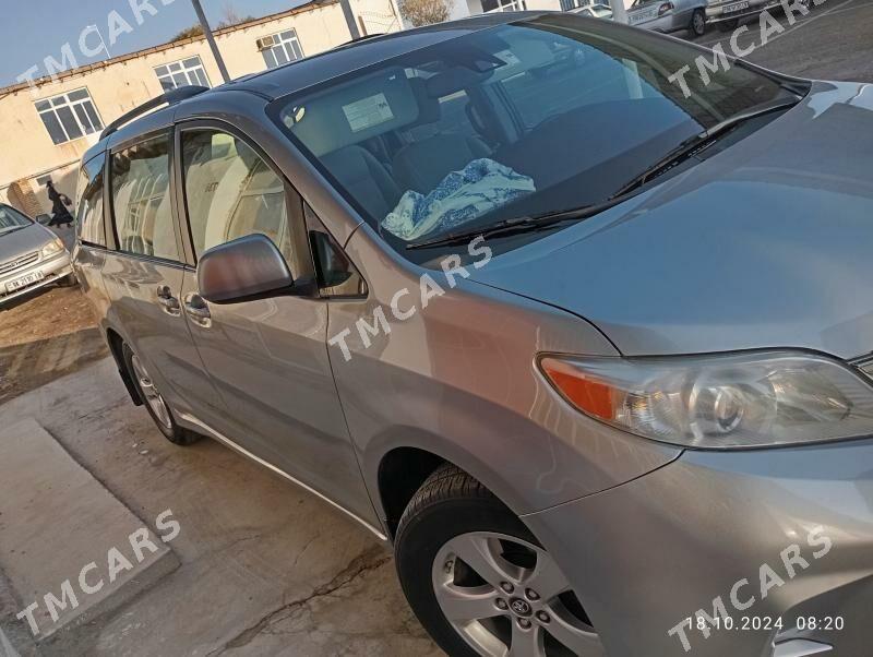 Toyota Sienna 2018 - 320 000 TMT - Türkmenabat - img 3