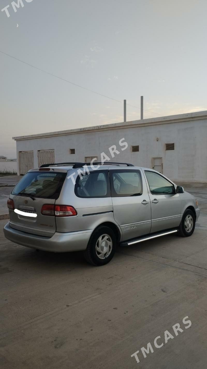 Toyota Sienna 2002 - 137 000 TMT - Теджен - img 4