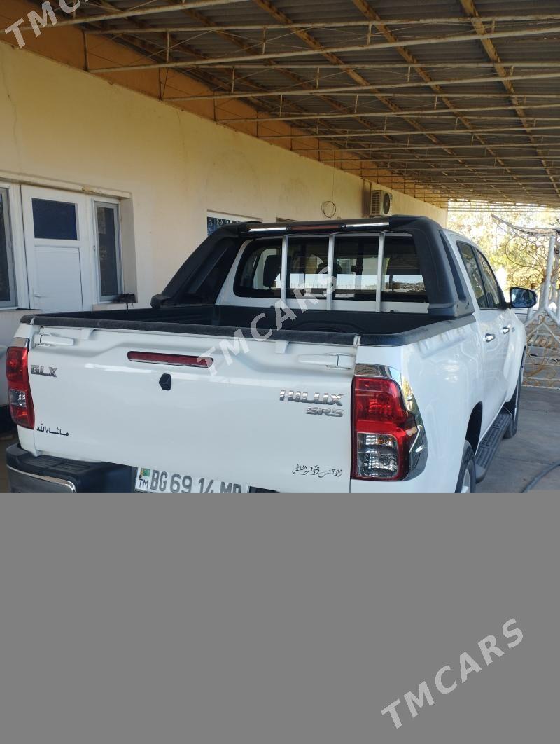 Toyota Hilux 2016 - 550 000 TMT - Ёлётен - img 4