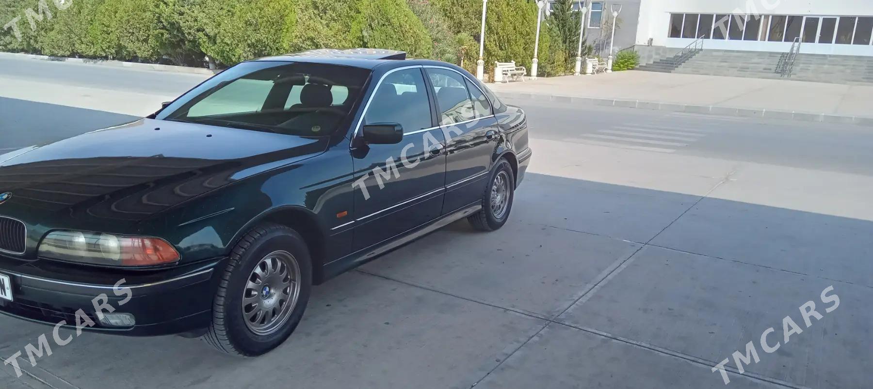 BMW E39 1999 - 82 000 TMT - Балканабат - img 3