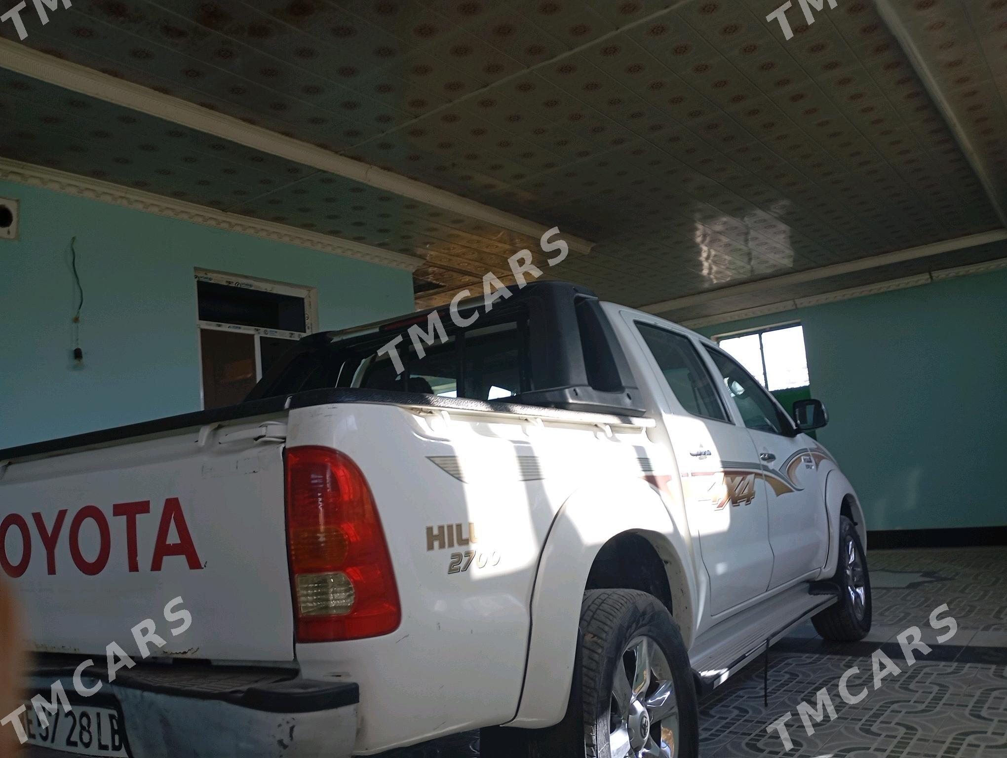 Toyota Hilux 2010 - 255 000 TMT - Дянев - img 5