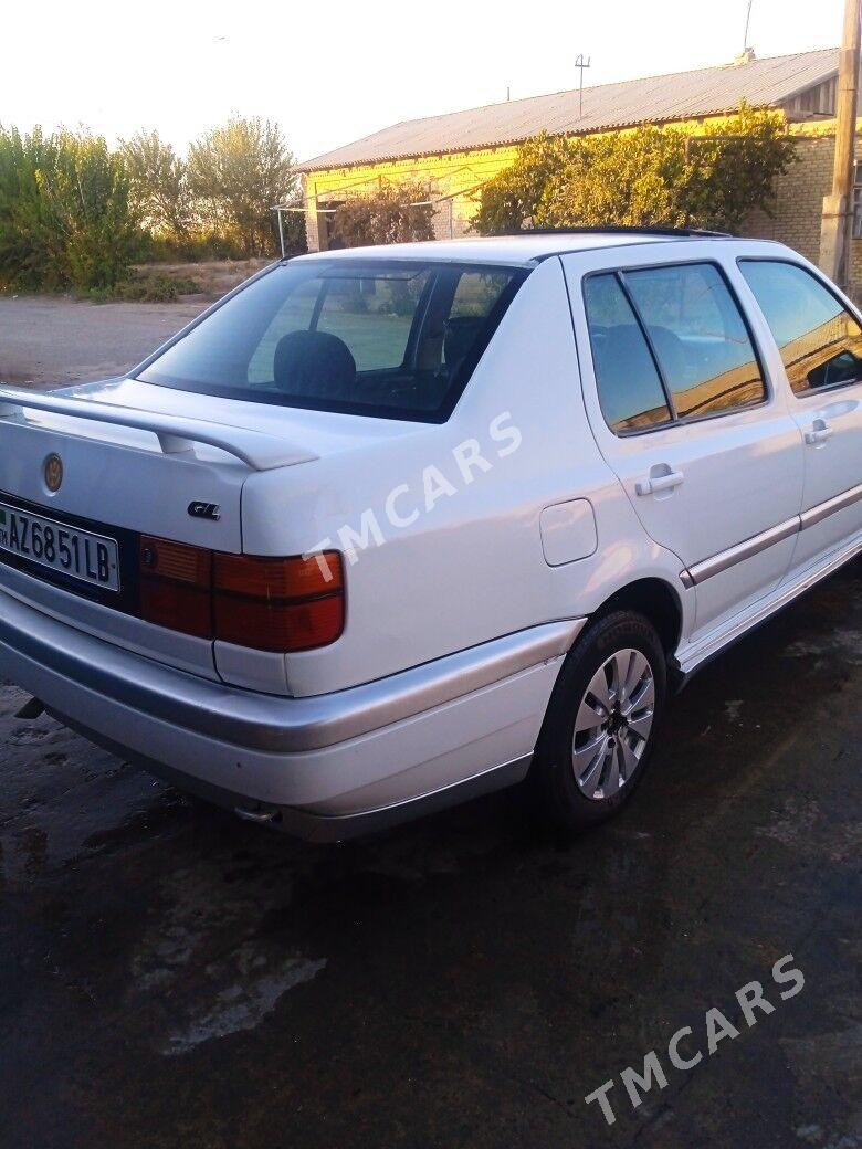 Volkswagen Jetta 1995 - 25 000 TMT - Чарджоу - img 3