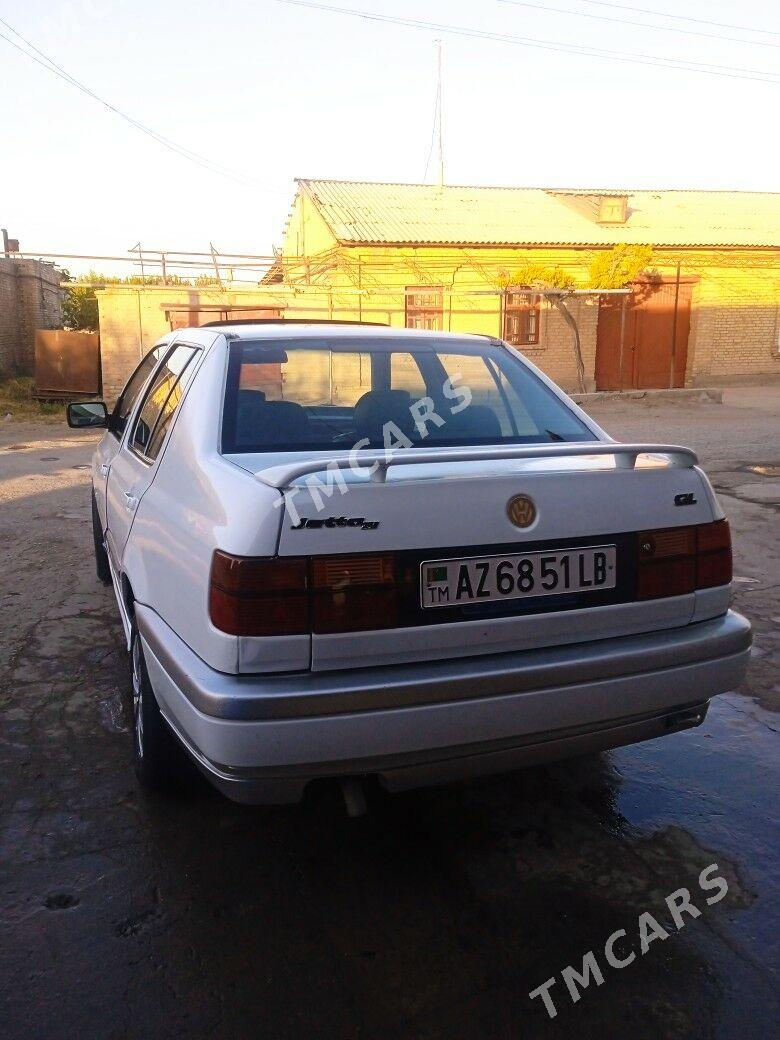 Volkswagen Jetta 1995 - 25 000 TMT - Чарджоу - img 5