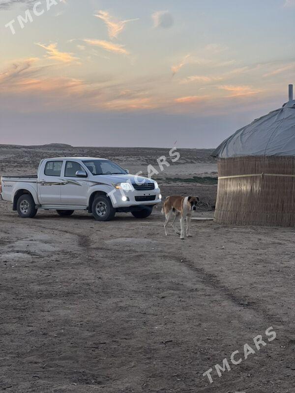 Toyota Hilux 2014 - 280 000 TMT - Туркменбаши - img 5