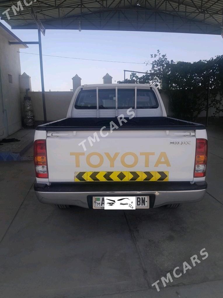 Toyota Hilux 2011 - 245 000 TMT - Balkanabat - img 3