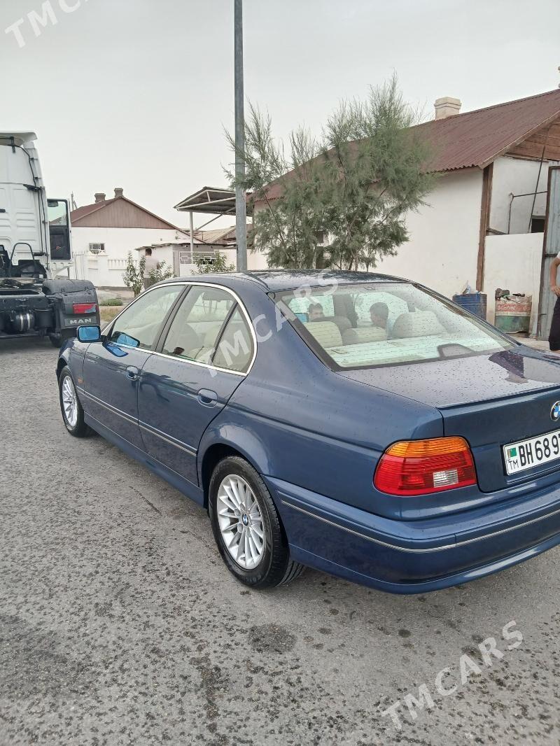 BMW E39 2002 - 110 000 TMT - Балканабат - img 3