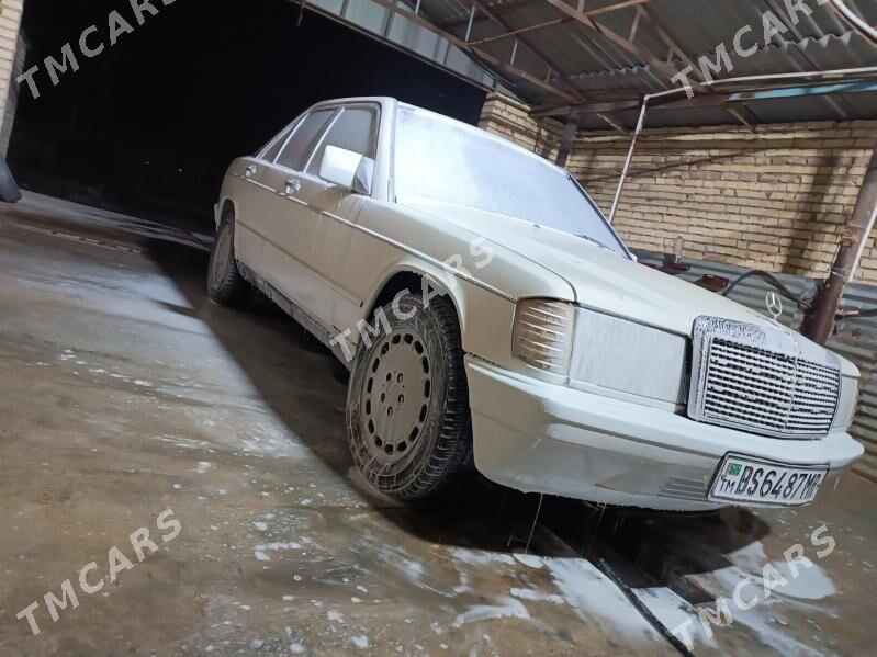 Mercedes-Benz 190E 1984 - 30 000 TMT - Мары - img 7