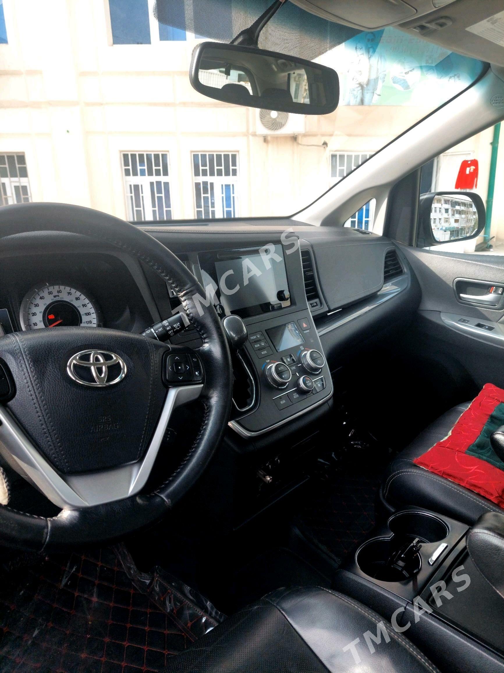 Toyota Sienna 2015 - 360 000 TMT - Туркменбаши - img 7