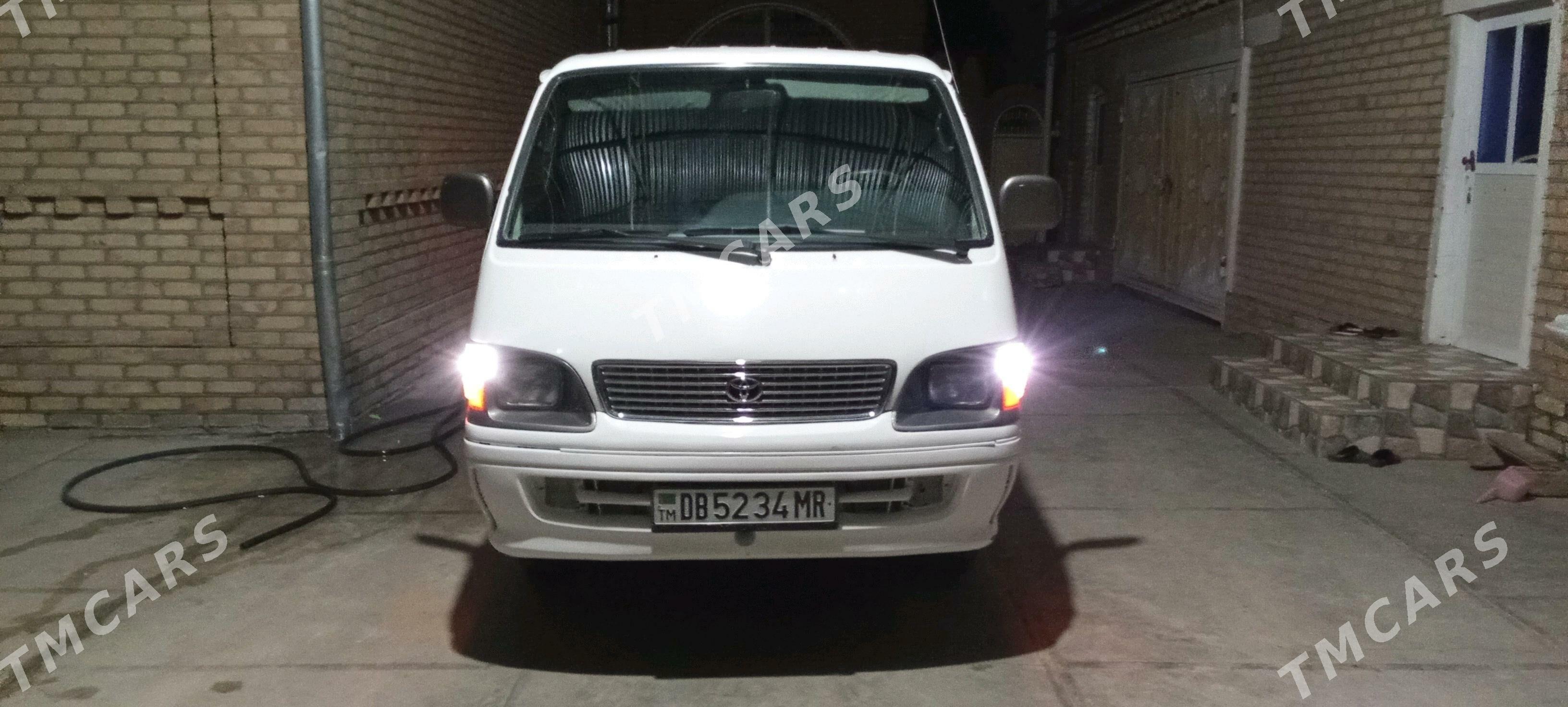 Toyota Hiace 2001 - 100 000 TMT - Мары - img 5