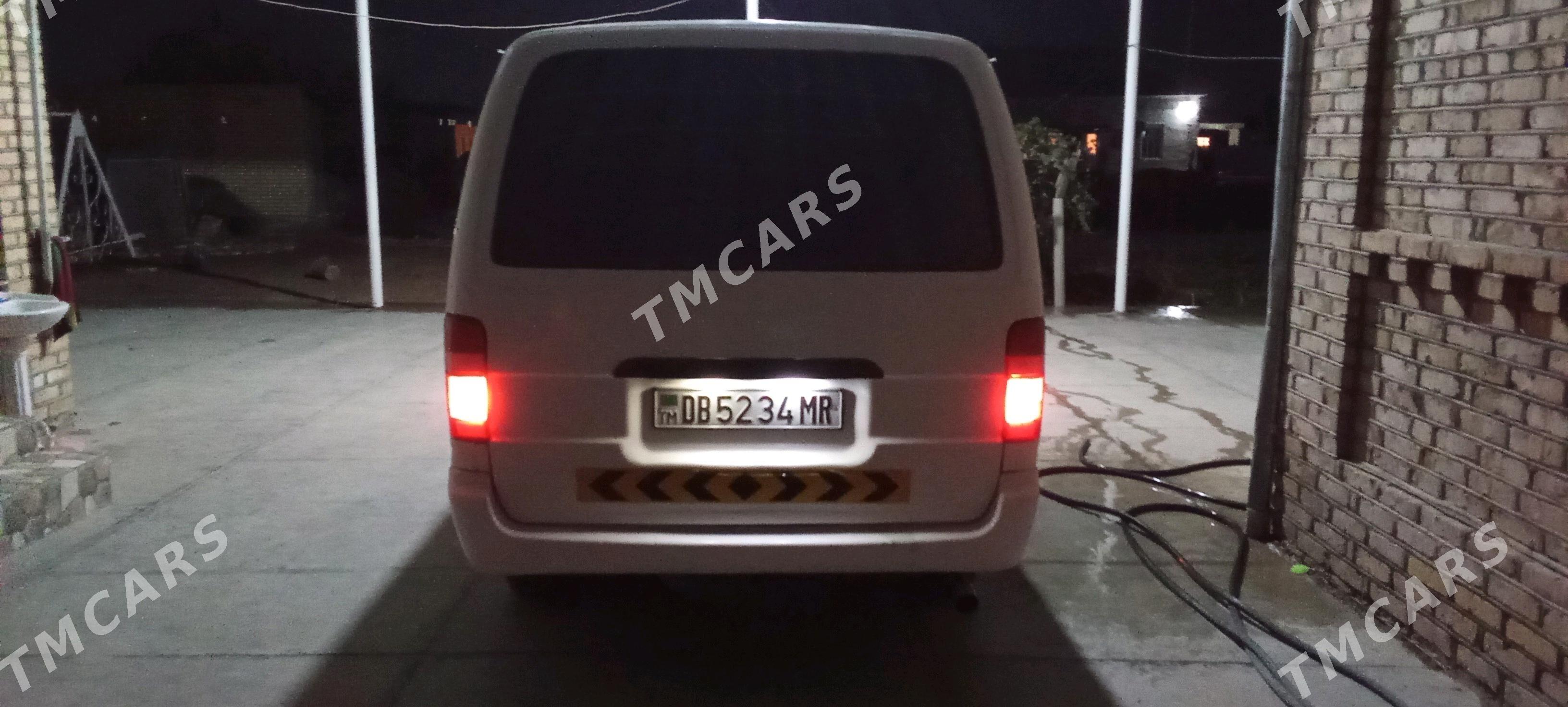 Toyota Hiace 2001 - 100 000 TMT - Мары - img 6