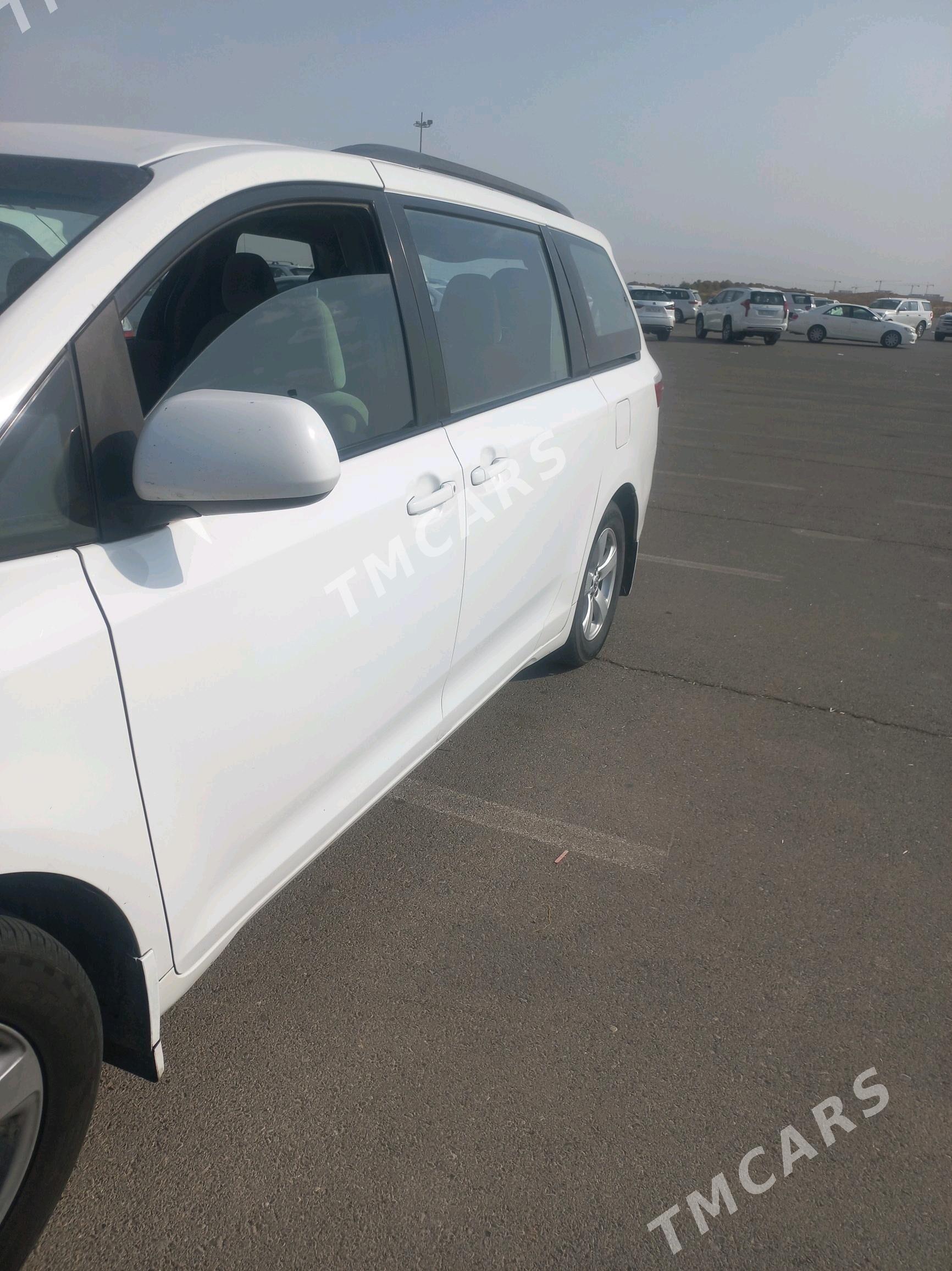 Toyota Sienna 2016 - 325 000 TMT - Ашхабад - img 2