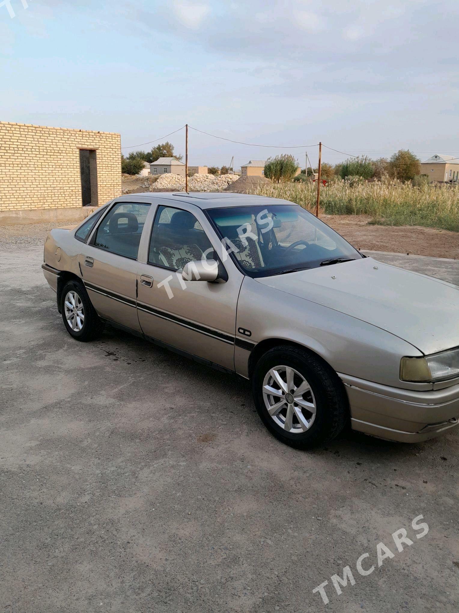 Opel Vectra 1990 - 32 000 TMT - Tejen - img 3