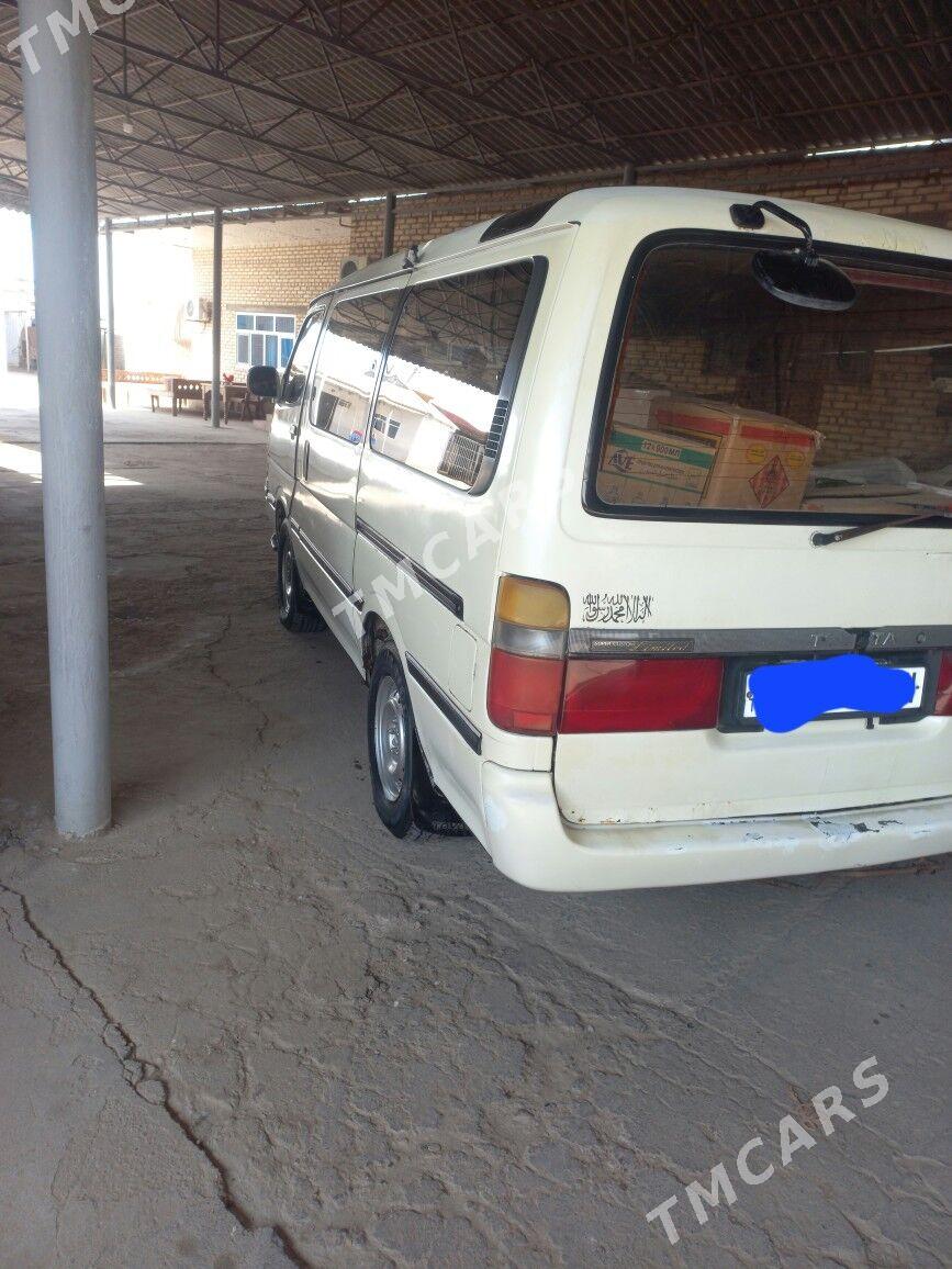 Toyota Hiace 1993 - 57 000 TMT - Теджен - img 4