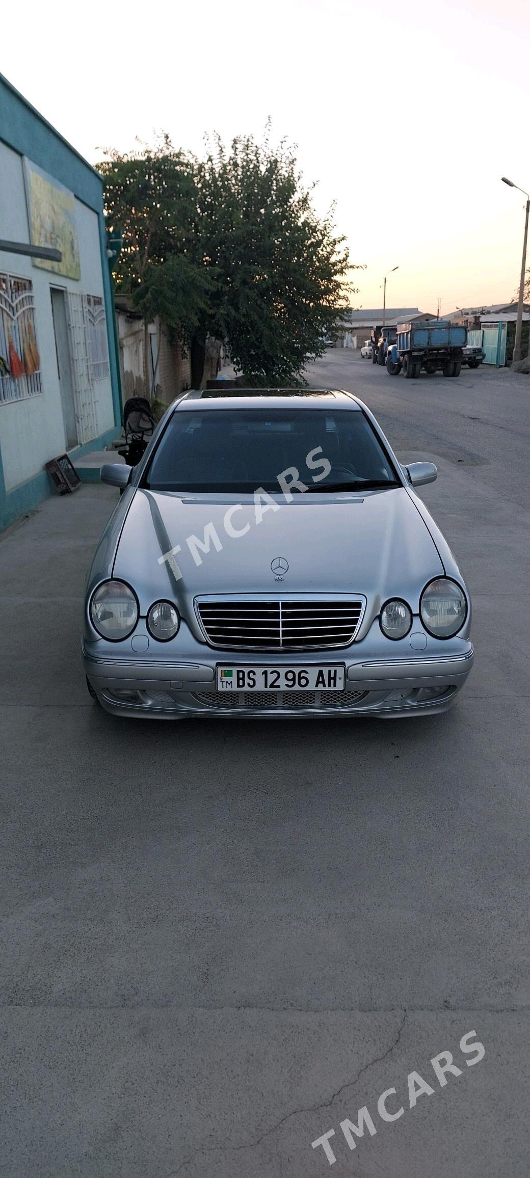 Mercedes-Benz E320 2001 - 195 000 TMT - Бахарден - img 5