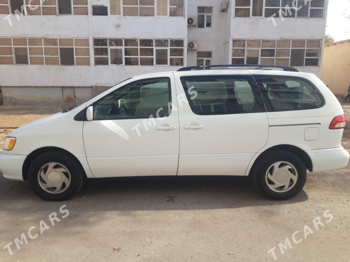 Toyota Sienna 2002 - 180 000 TMT - Daşoguz - img 4