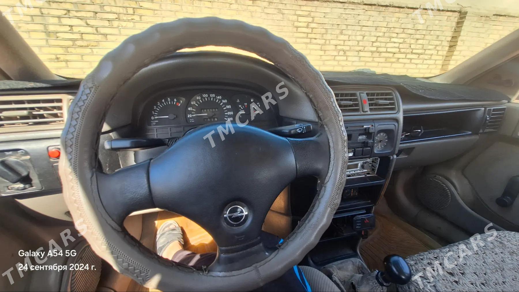 Opel Vectra 1991 - 30 000 TMT - Mary - img 6