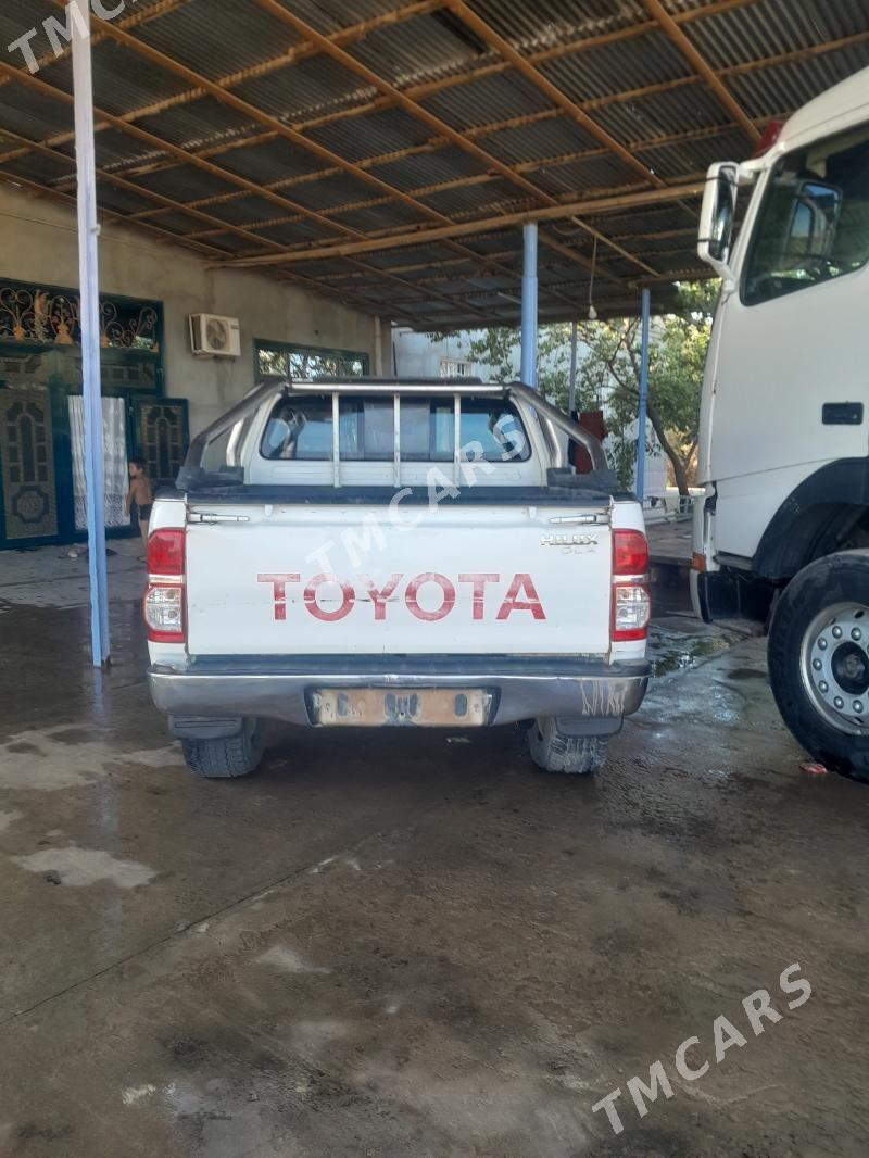 Toyota Hilux 2012 - 320 000 TMT - Гурбансолтан Едже - img 4