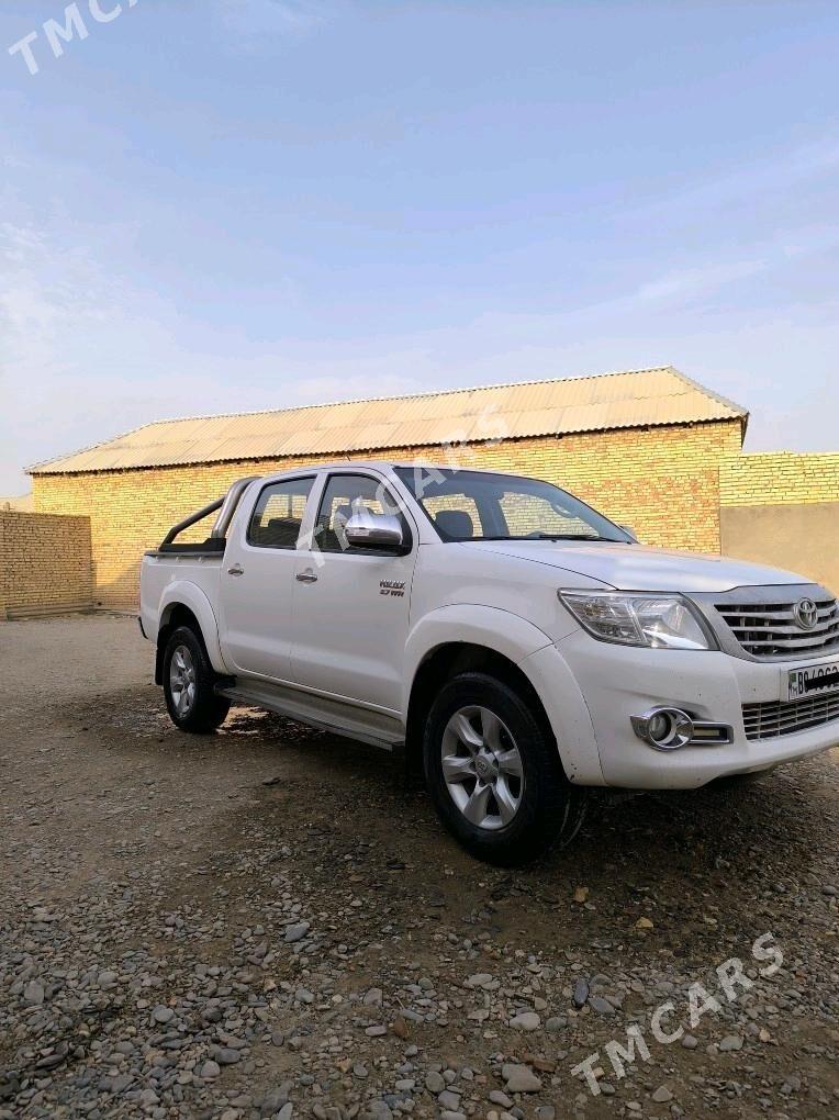 Toyota Hilux 2014 - 330 000 TMT - Серахс - img 2