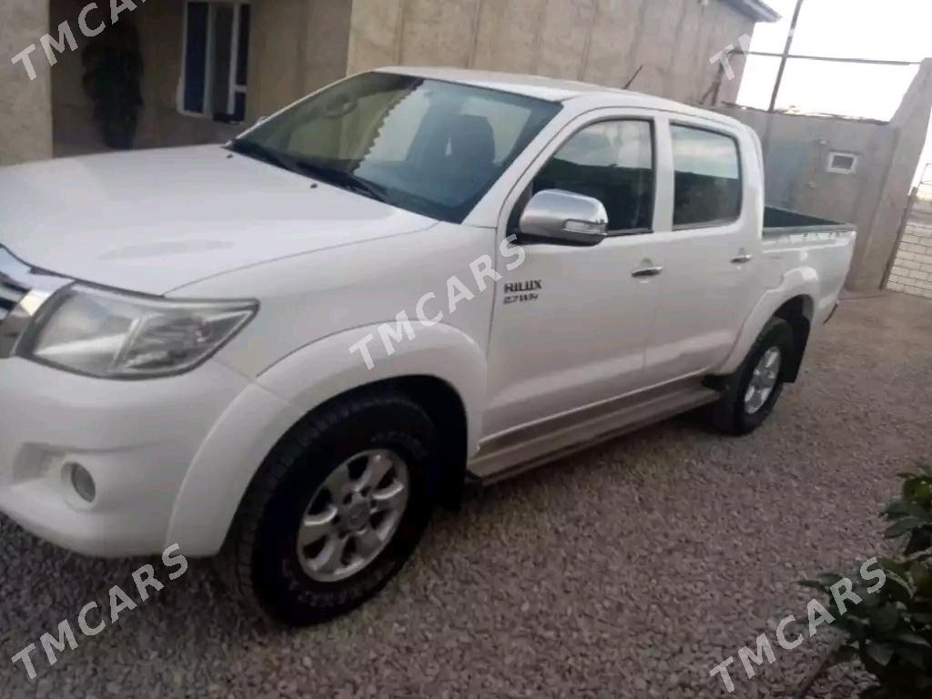 Toyota Hilux 2012 - 360 000 TMT - Туркменбаши - img 4