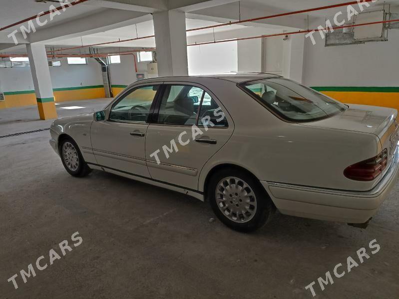 Mercedes-Benz E320 1999 - 95 000 TMT - Гарадамак - img 5