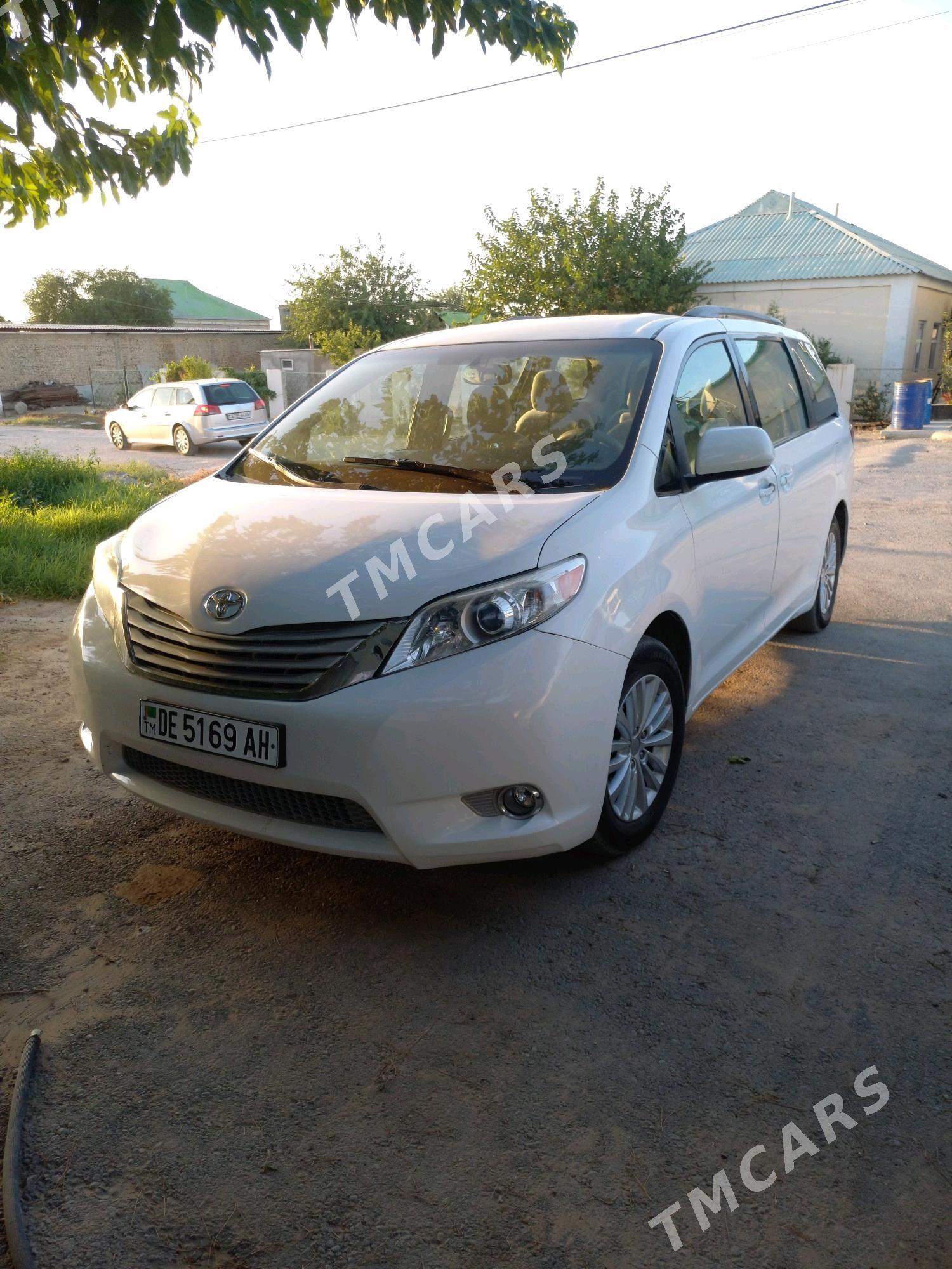 Toyota Sienna 2011 - 240 000 TMT - Çoganly - img 2