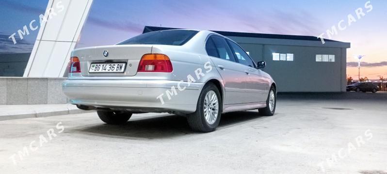 BMW E39 2002 - 140 000 TMT - Балканабат - img 4