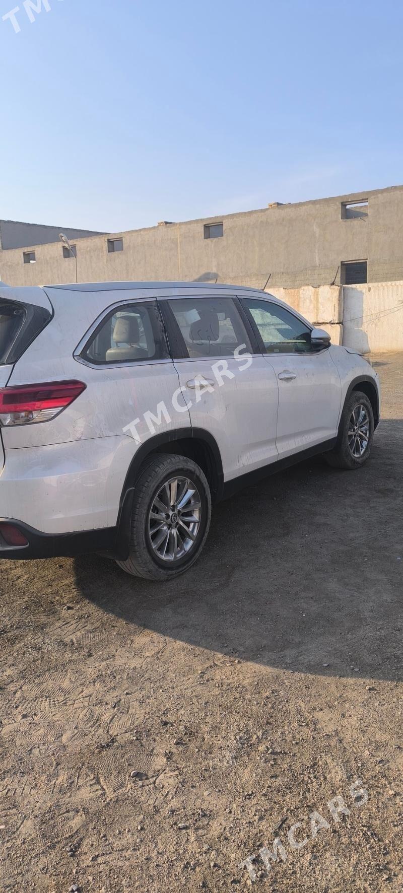 Toyota Highlander 2019 - 460 000 TMT - Мары - img 2