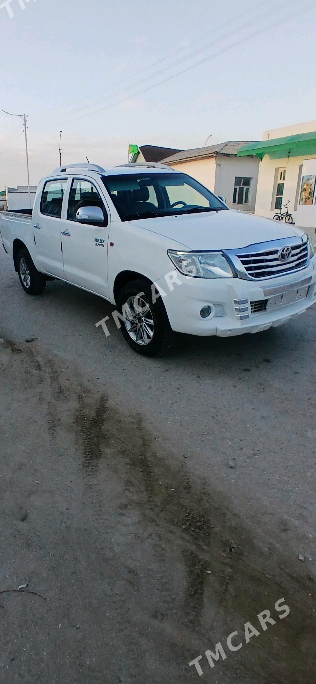 Toyota Hilux 2013 - 260 000 TMT - Эсенгулы - img 5