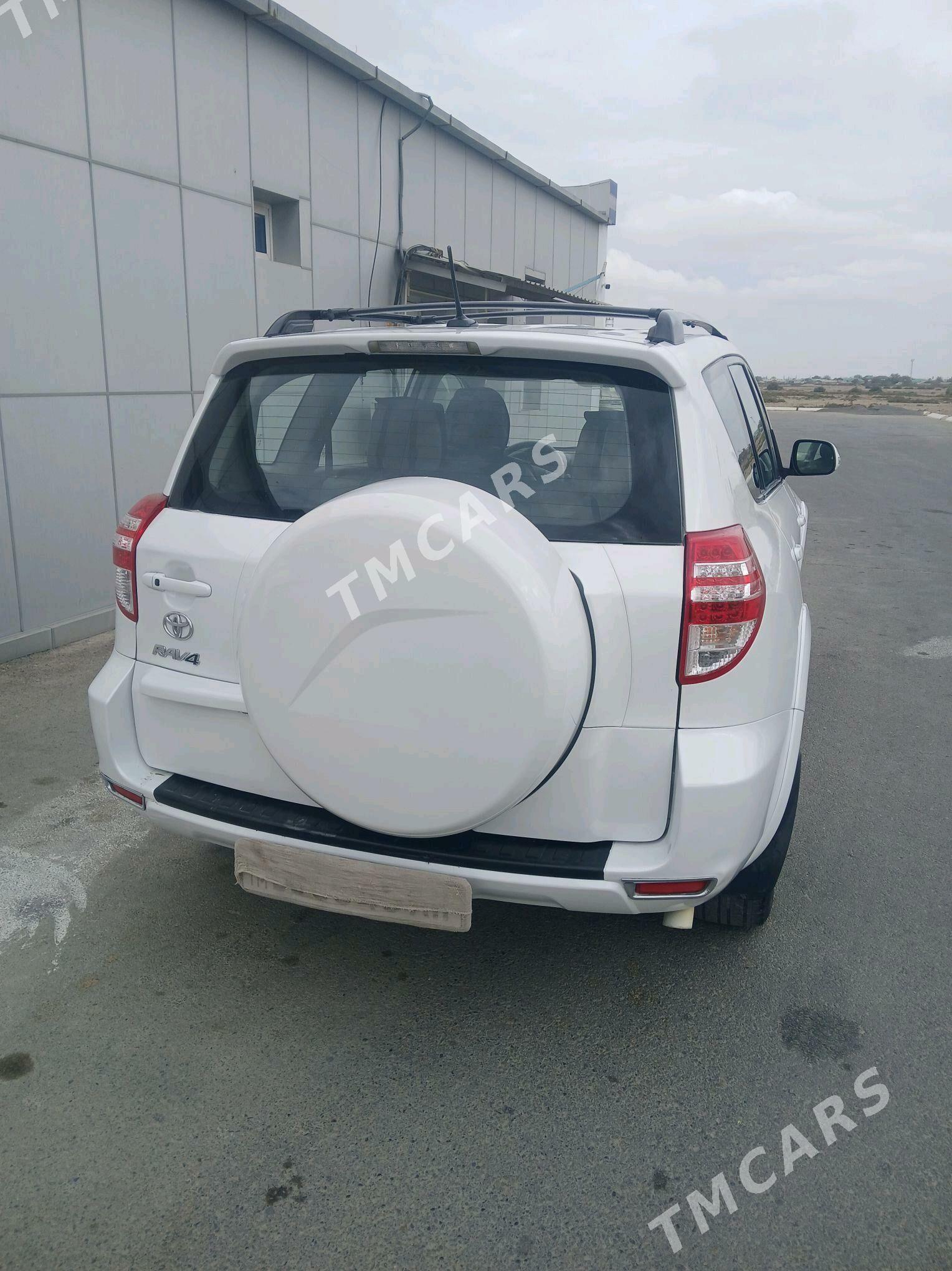 Toyota RAV4 2011 - 140 000 TMT - Kaka - img 3