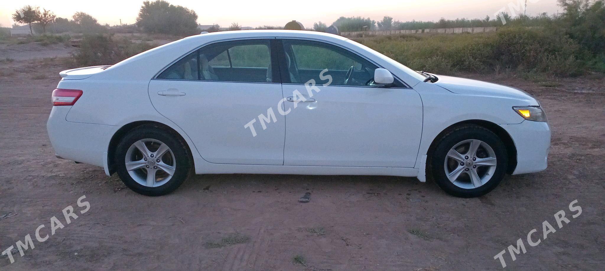 Toyota Camry 2010 - 130 000 TMT - Теджен - img 9