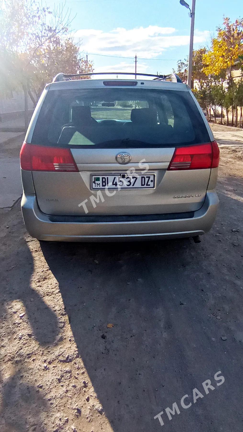 Toyota Sienna 2004 - 170 000 TMT - Köneürgenç - img 2