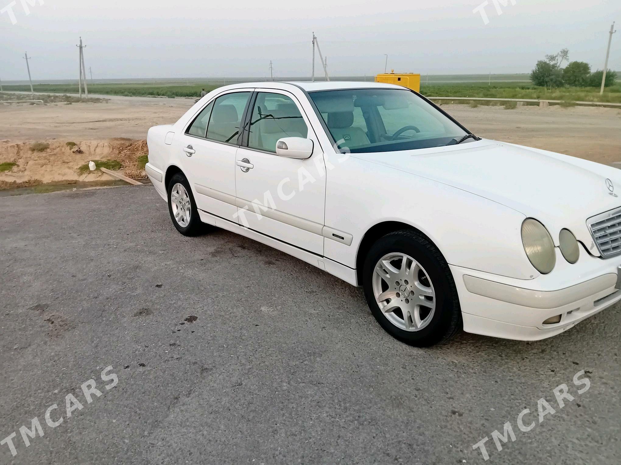 Mercedes-Benz E280 2000 - 85 000 TMT - Бахарден - img 3