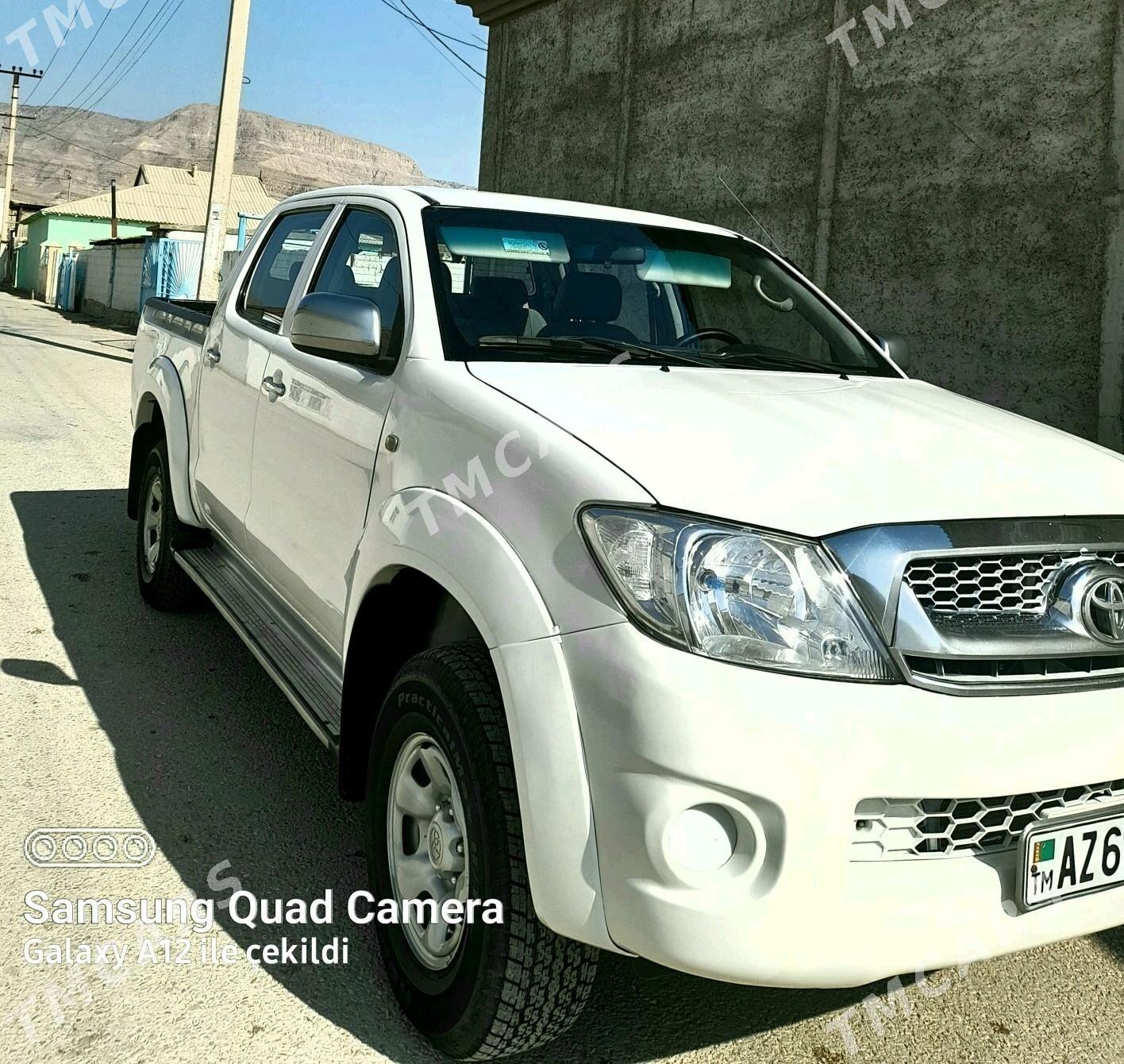 Toyota Hilux 2010 - 240 000 TMT - Балканабат - img 3