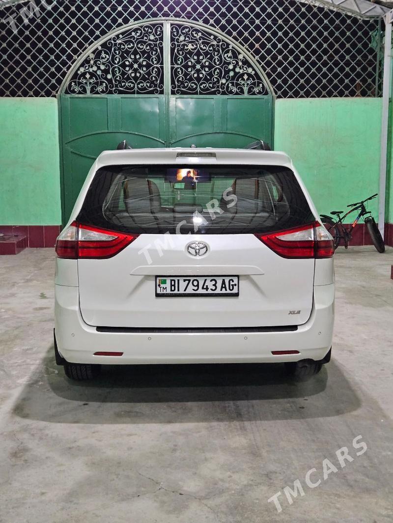 Toyota Sienna 2018 - 375 000 TMT - Aşgabat - img 5