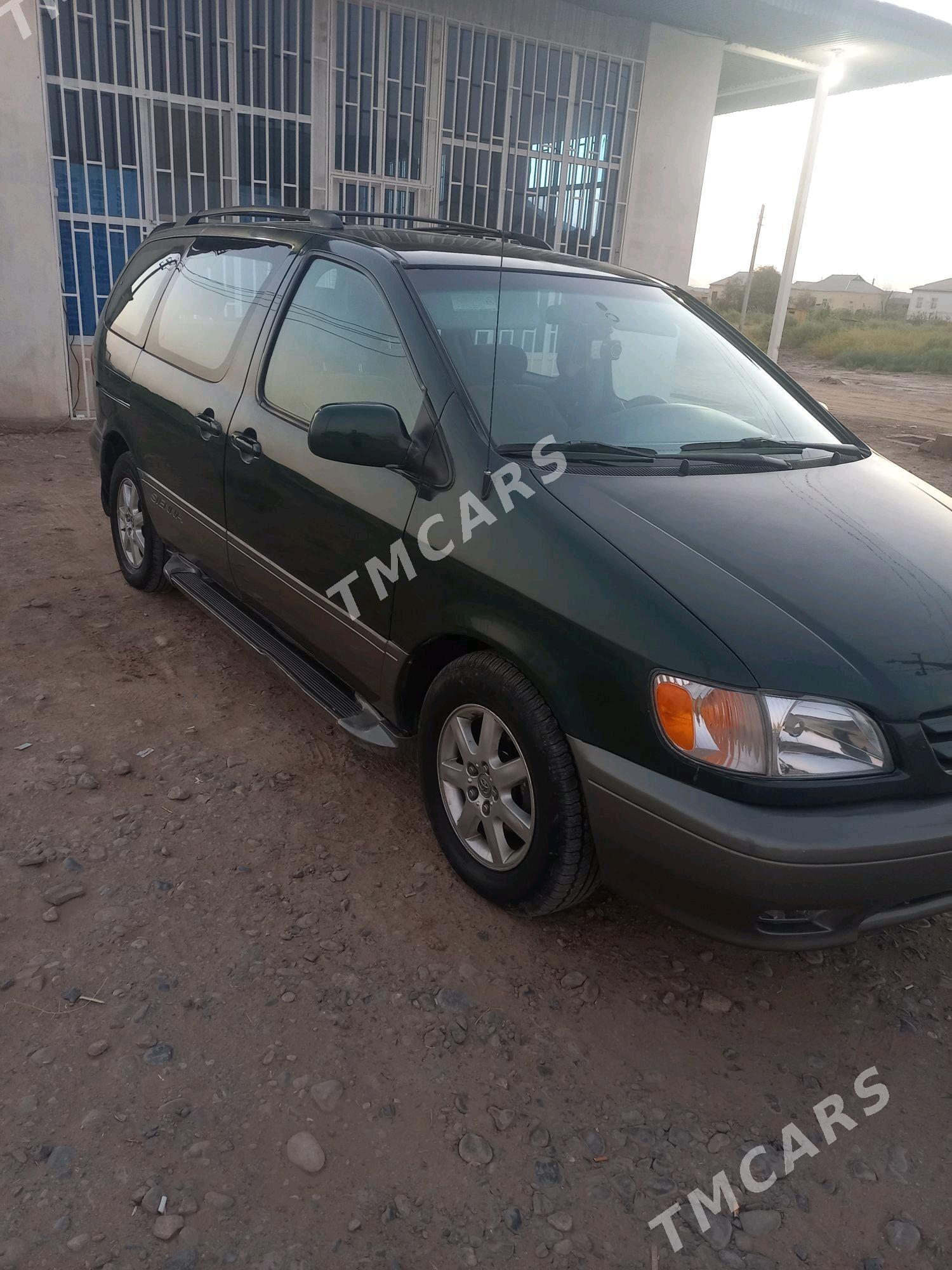 Toyota Sienna 2001 - 135 000 TMT - Мары - img 3